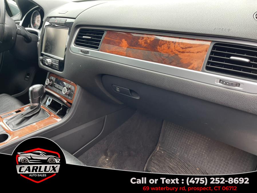 2012 Volkswagen Touareg photo