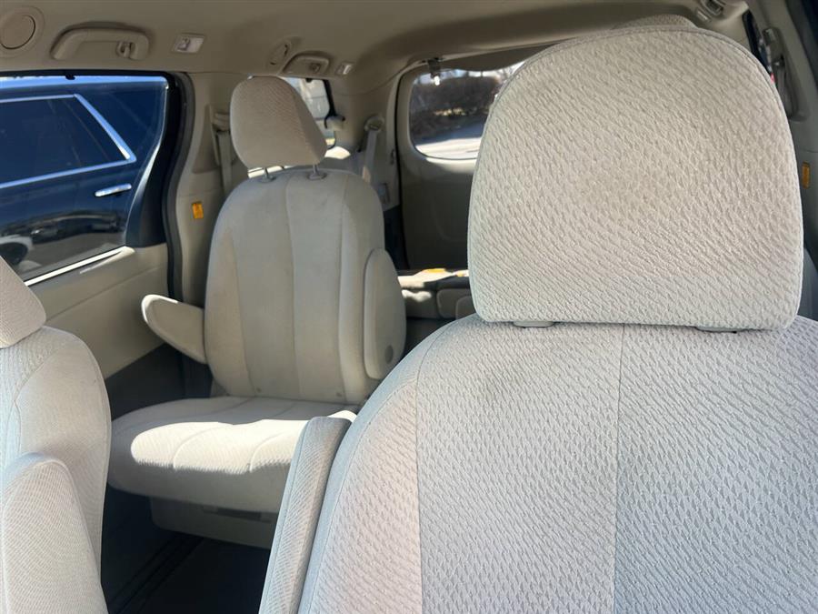 2012 Toyota Sienna LE 7-Passenger Auto Access Sea photo
