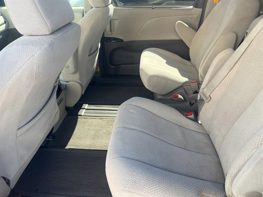 2012 Toyota Sienna LE 7-Passenger Auto Access Sea photo