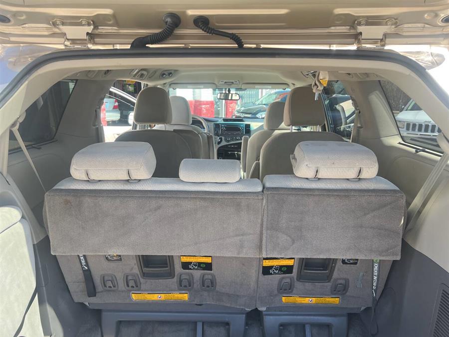 2012 Toyota Sienna LE 7-Passenger Auto Access Sea photo