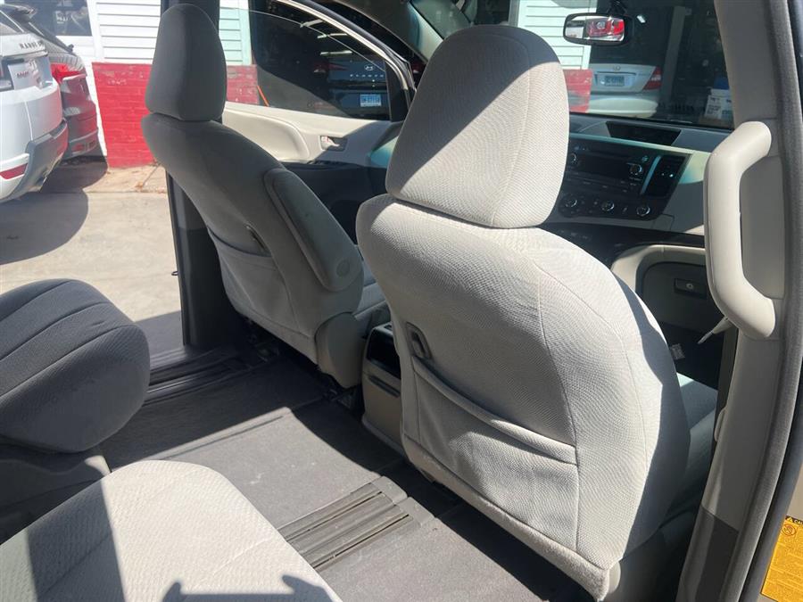2012 Toyota Sienna LE 7-Passenger Auto Access Sea photo