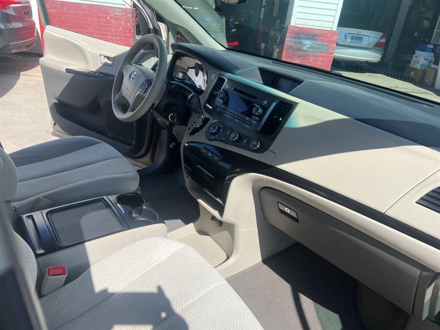2012 Toyota Sienna LE 7-Passenger Auto Access Sea photo