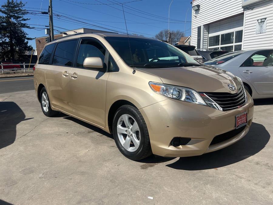 2012 Toyota Sienna LE 7-Passenger Auto Access Sea photo