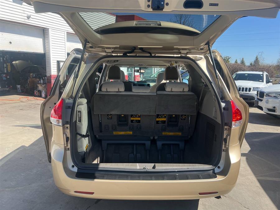 2012 Toyota Sienna LE 7-Passenger Auto Access Sea photo