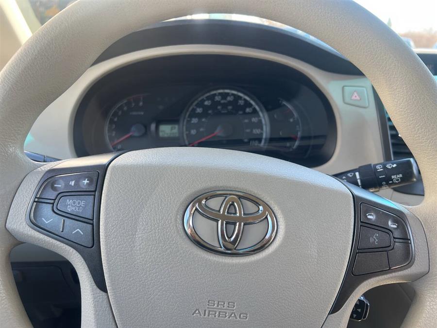 2012 Toyota Sienna LE 7-Passenger Auto Access Sea photo