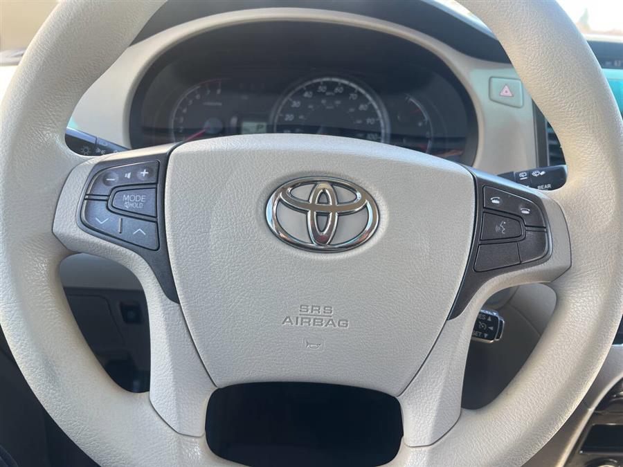 2012 Toyota Sienna LE 7-Passenger Auto Access Sea photo