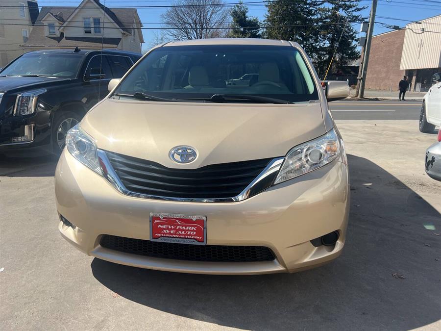 2012 Toyota Sienna LE 7-Passenger Auto Access Sea photo