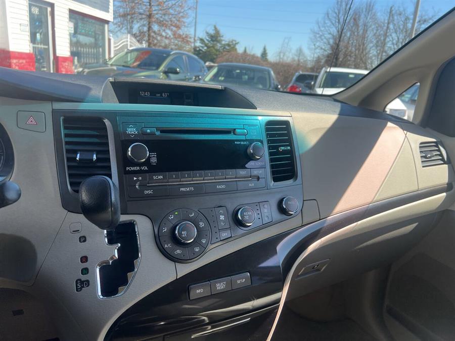 2012 Toyota Sienna LE 7-Passenger Auto Access Sea photo