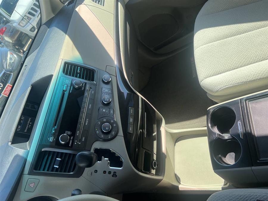 2012 Toyota Sienna LE 7-Passenger Auto Access Sea photo