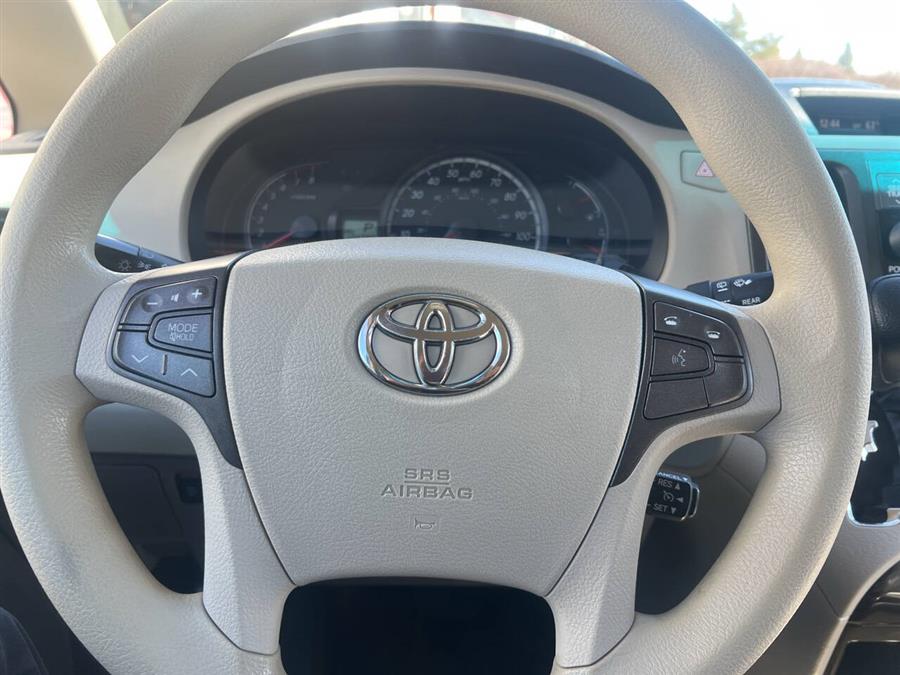 2012 Toyota Sienna LE 7-Passenger Auto Access Sea photo