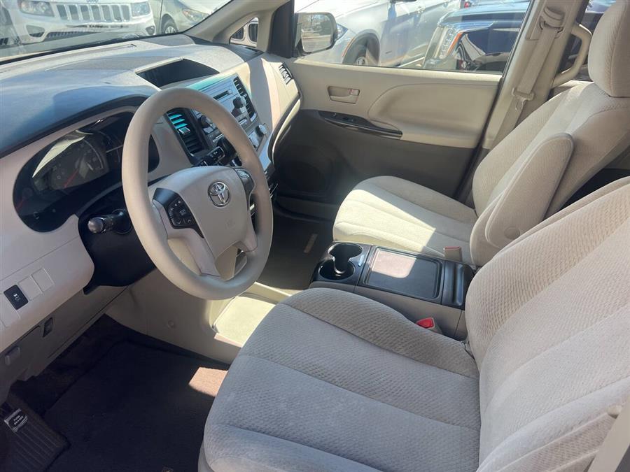 2012 Toyota Sienna LE 7-Passenger Auto Access Sea photo