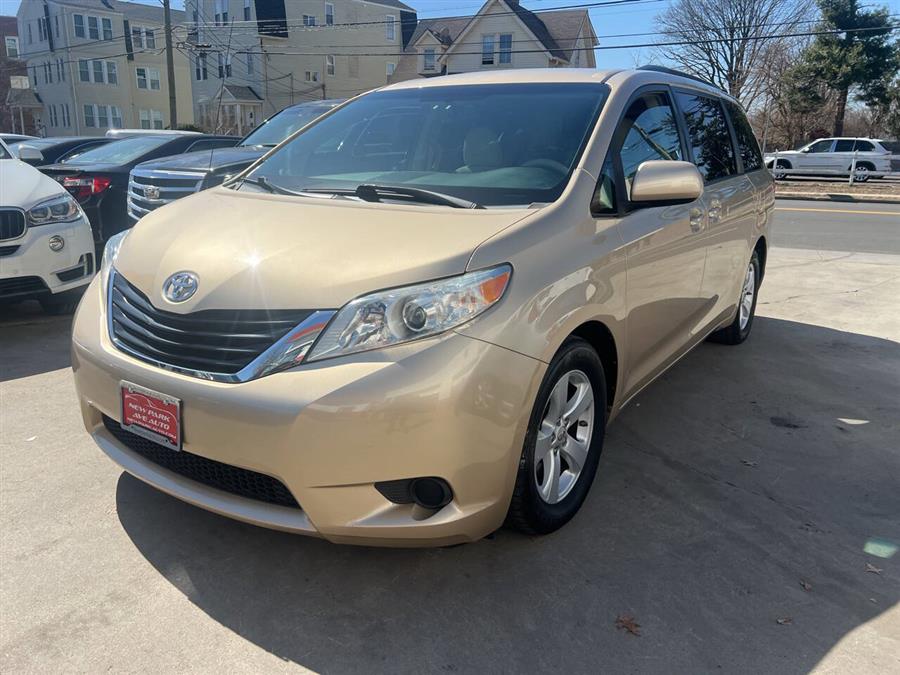 2012 Toyota Sienna LE 7-Passenger Auto Access Sea photo