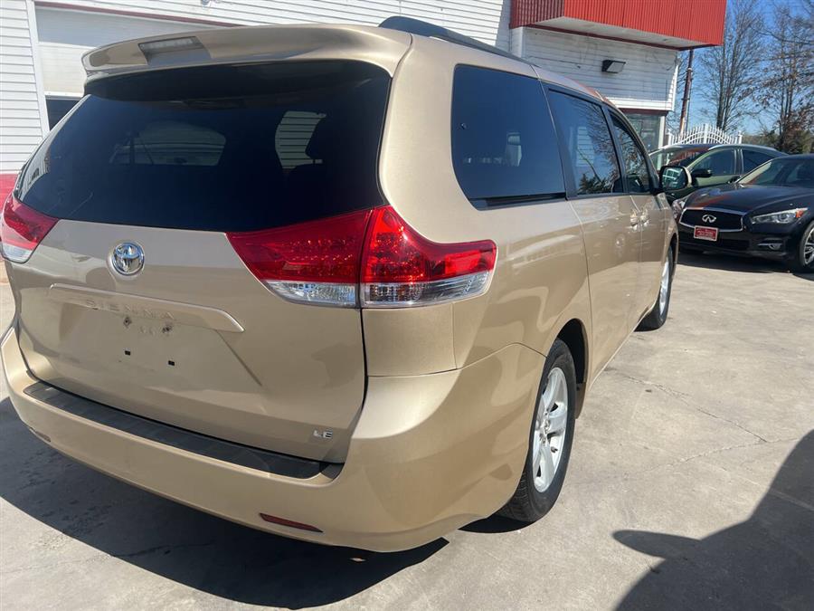 2012 Toyota Sienna LE 7-Passenger Auto Access Sea photo