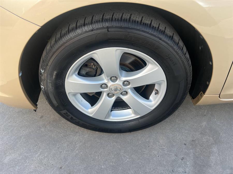 2012 Toyota Sienna LE 7-Passenger Auto Access Sea photo