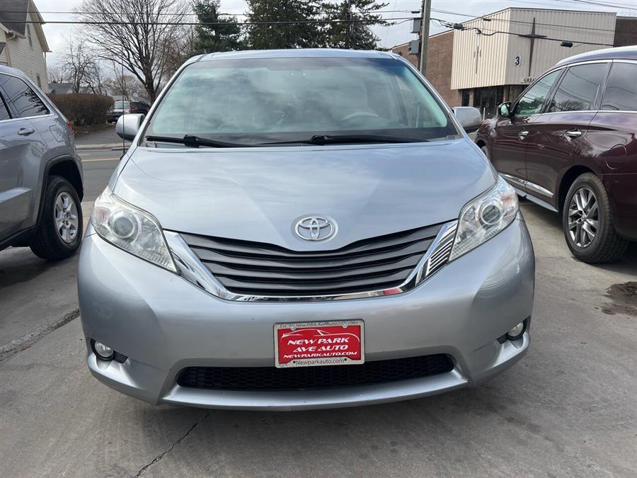 2013 Toyota Sienna XLE 7-Passenger Auto Access Se photo