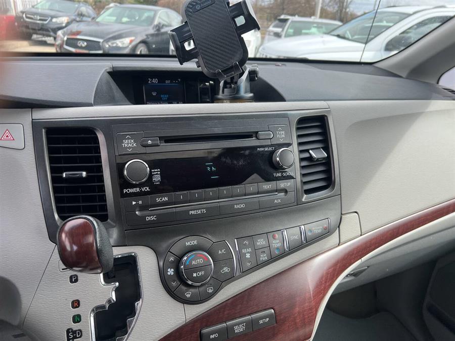 2013 Toyota Sienna XLE 7-Passenger Auto Access Se photo