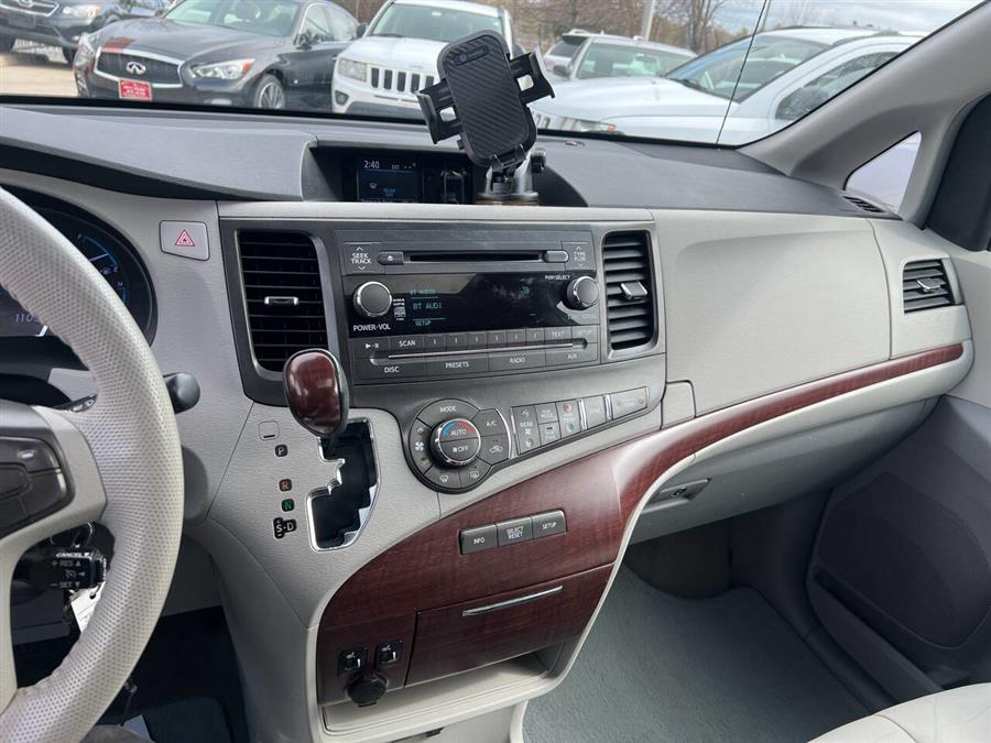2013 Toyota Sienna XLE 7-Passenger Auto Access Se photo