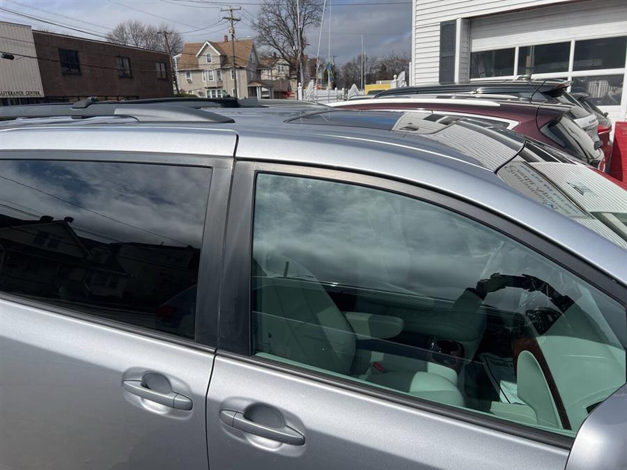 2013 Toyota Sienna XLE 7-Passenger Auto Access Se photo