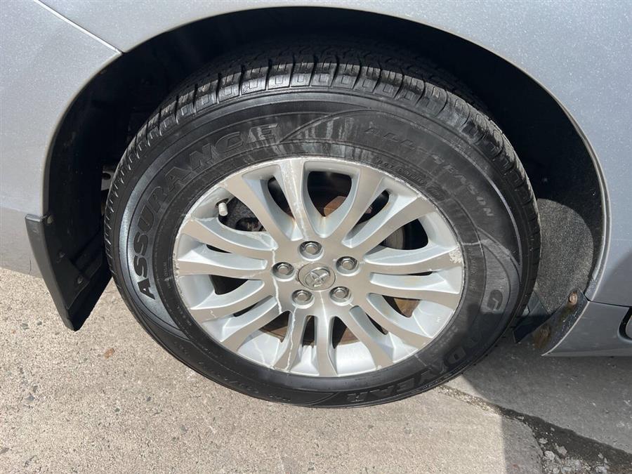 2013 Toyota Sienna XLE 7-Passenger Auto Access Se photo