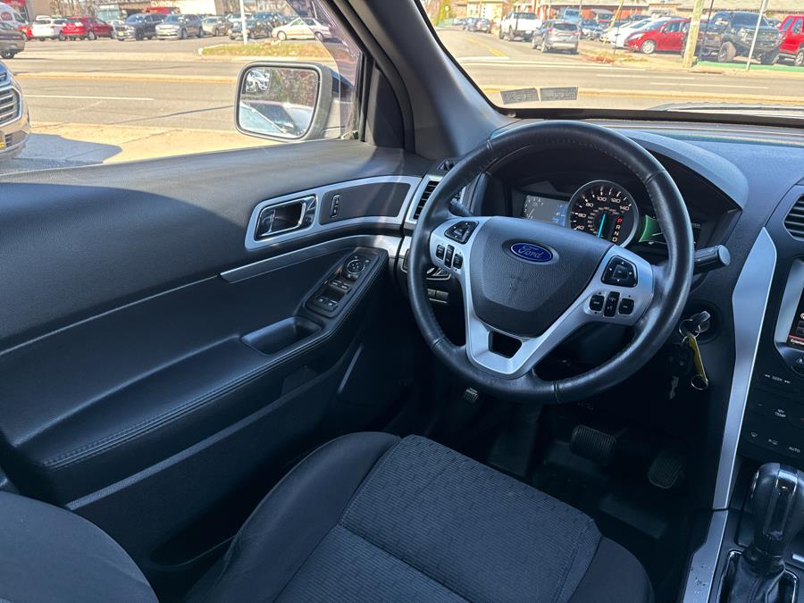 2015 Ford Explorer XLT photo