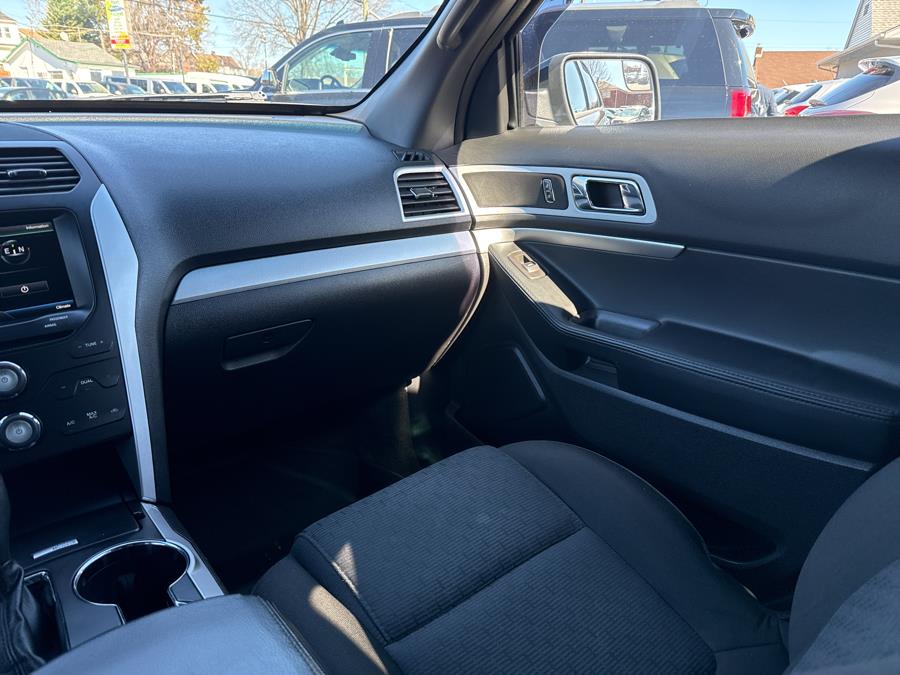 2015 Ford Explorer XLT photo