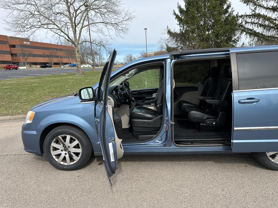 2011 Chrysler Town & Country Touring-L photo