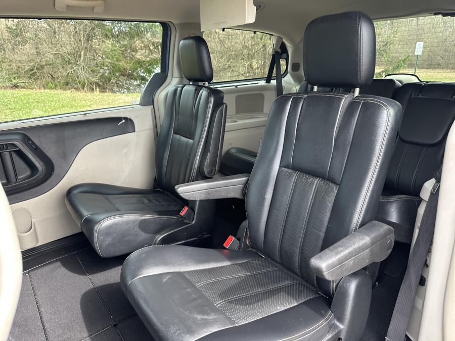 2011 Chrysler Town & Country Touring-L photo