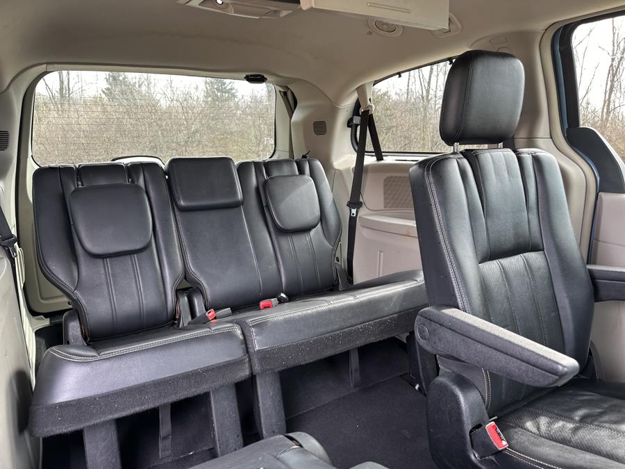 2011 Chrysler Town & Country Touring-L photo