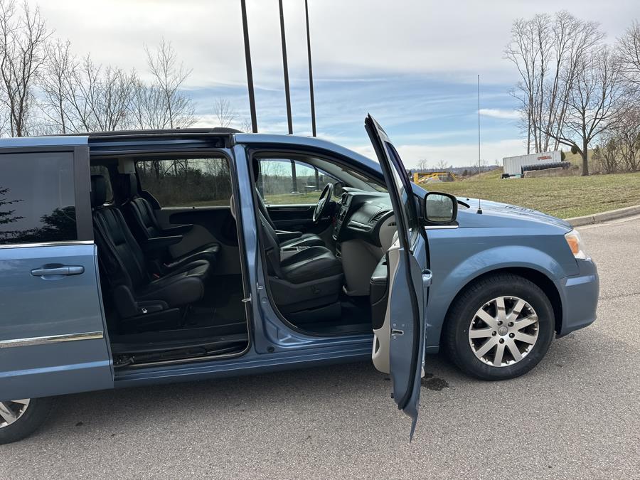 2011 Chrysler Town & Country Touring-L photo