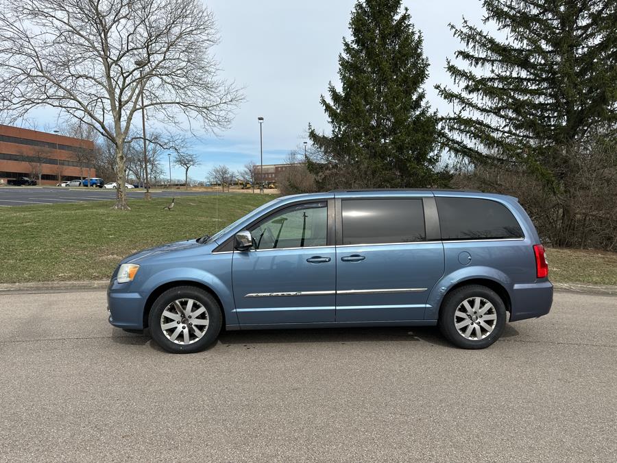 2011 Chrysler Town & Country Touring-L photo