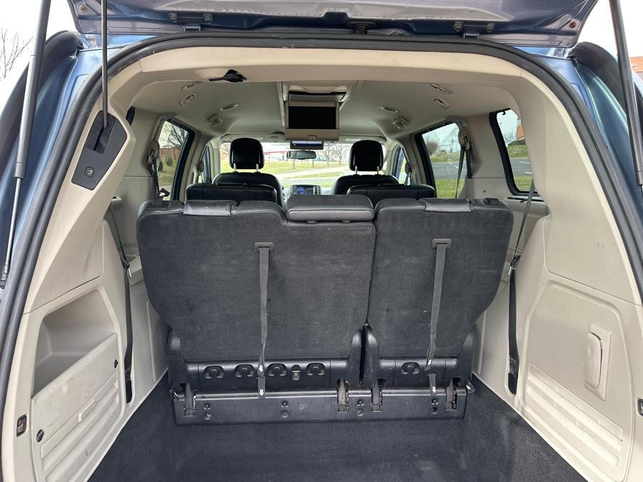 2011 Chrysler Town & Country Touring-L photo