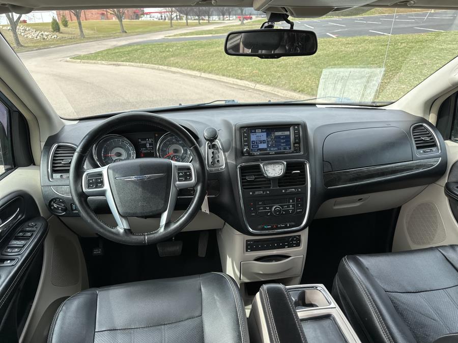 2011 Chrysler Town & Country Touring-L photo