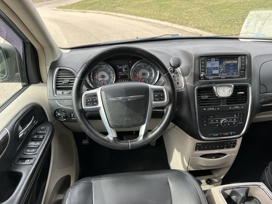 2011 Chrysler Town & Country Touring-L photo