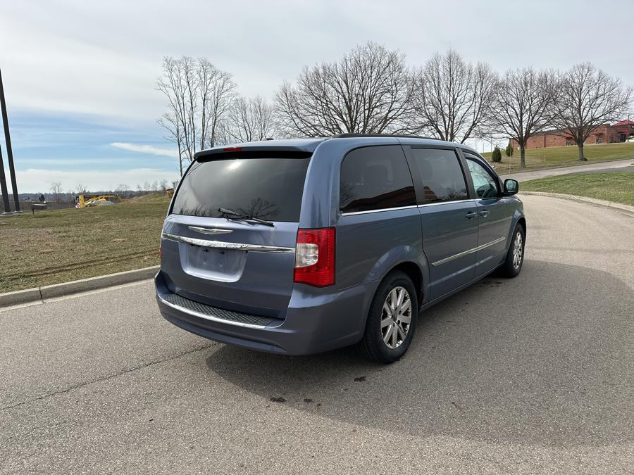 2011 Chrysler Town & Country Touring-L photo