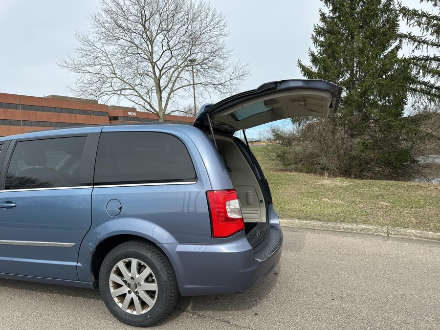 2011 Chrysler Town & Country Touring-L photo