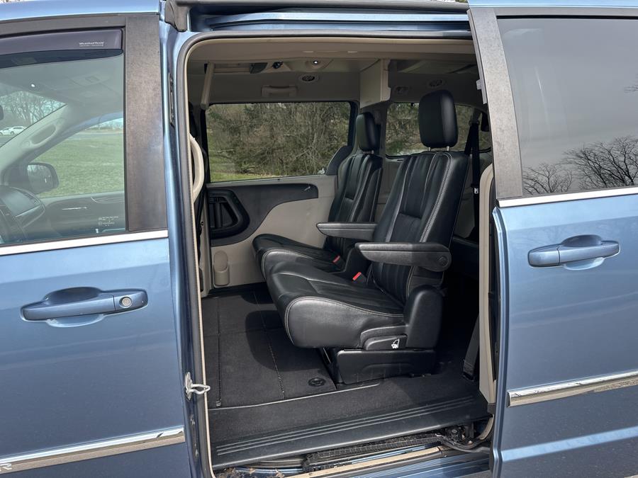 2011 Chrysler Town & Country Touring-L photo