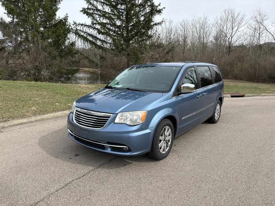 2011 Chrysler Town & Country Touring-L photo