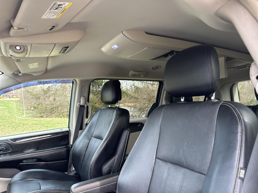 2011 Chrysler Town & Country Touring-L photo