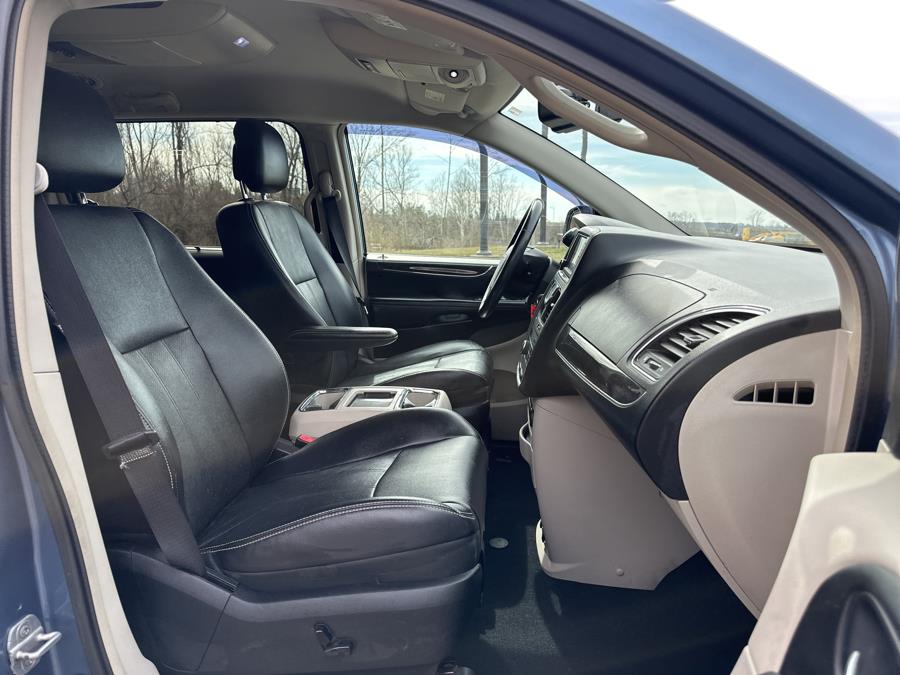 2011 Chrysler Town & Country Touring-L photo
