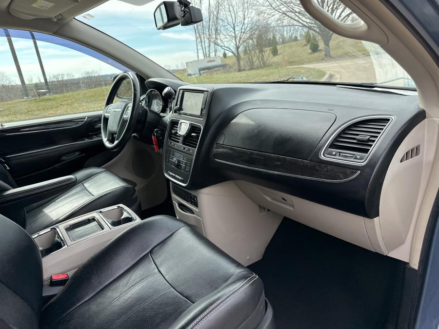 2011 Chrysler Town & Country Touring-L photo