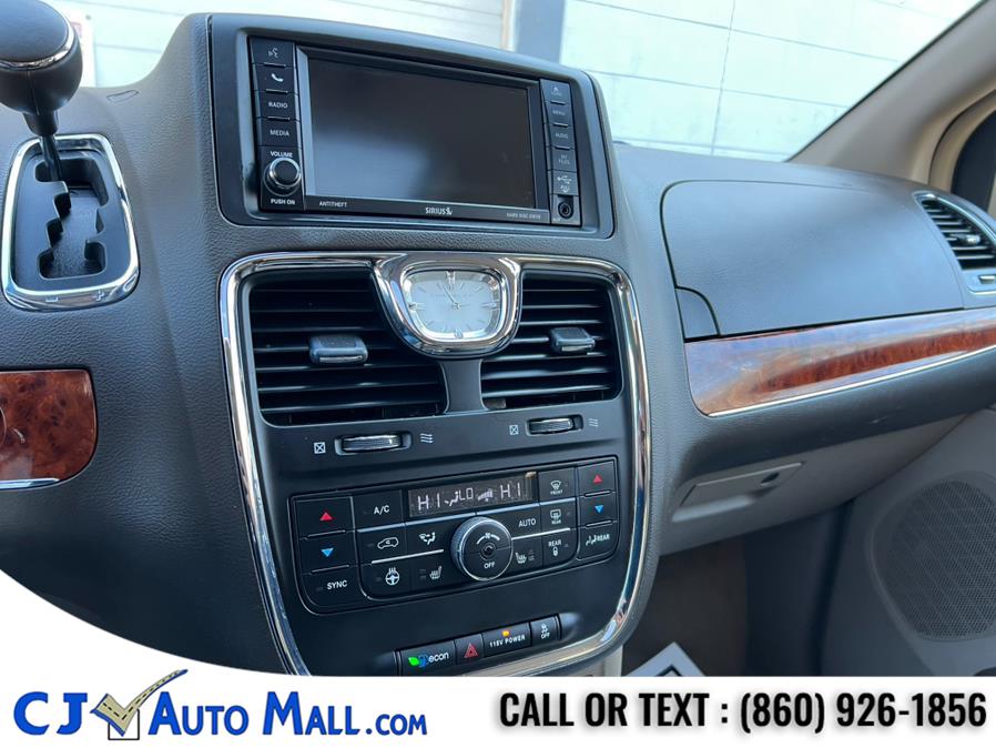 2015 Chrysler Town & Country 4dr Wgn Limited Platinum photo