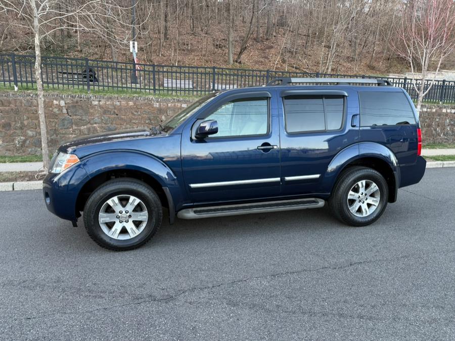 2012 Nissan Pathfinder S photo