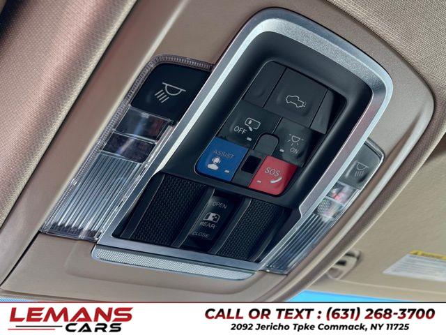2020 RAM 1500 Laramie photo