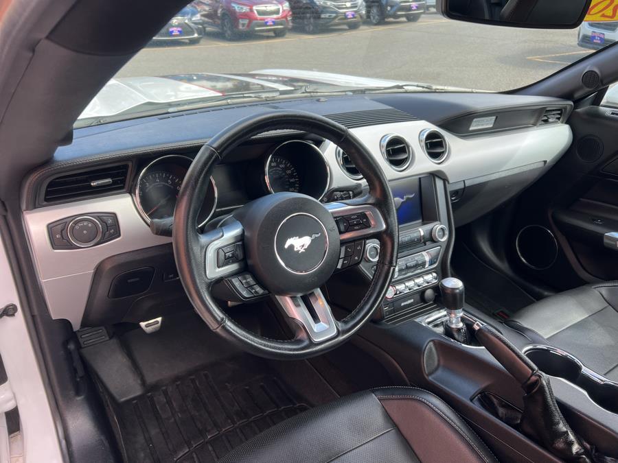 2016 Ford Mustang 2dr Fastback GT Premium photo