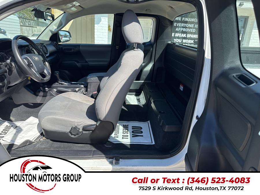 2016 Toyota Tacoma 2WD Access Cab I4 AT SR (Natl) photo