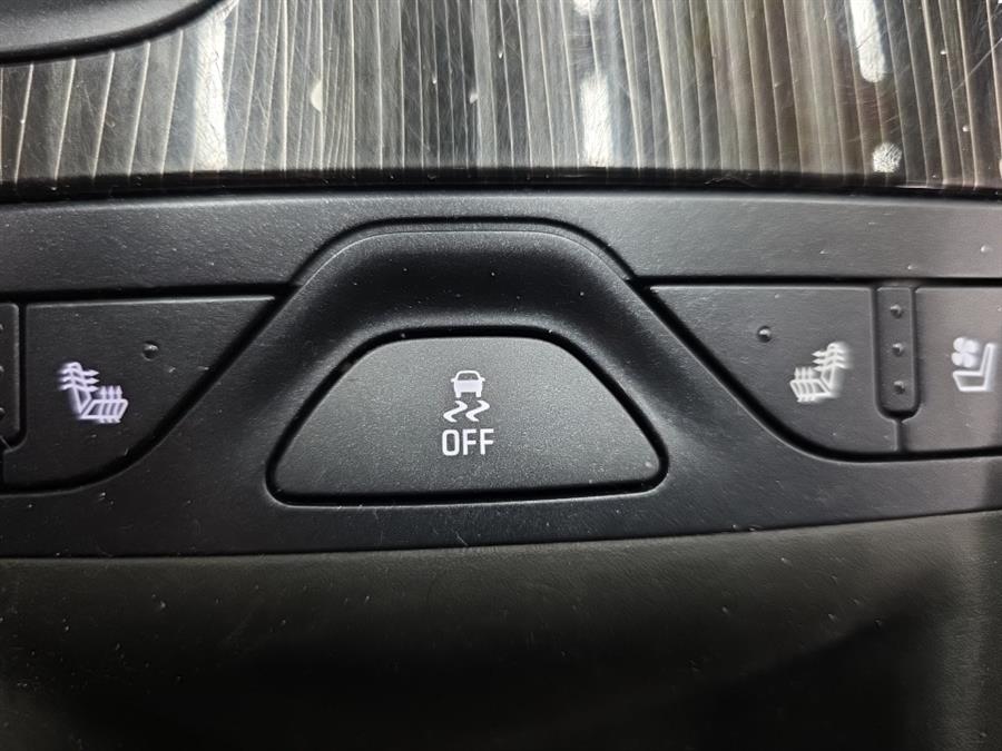 2016 Chevrolet Impala 4dr Sdn LTZ w/2LZ photo