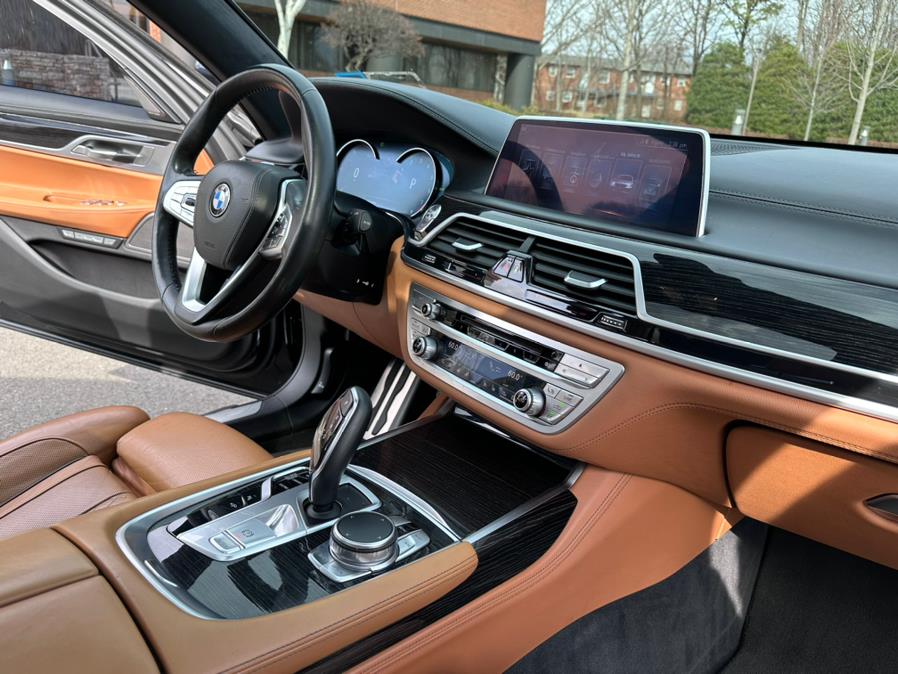 2016 BMW 7-Series 4dr Sdn 750i xDrive AWD photo