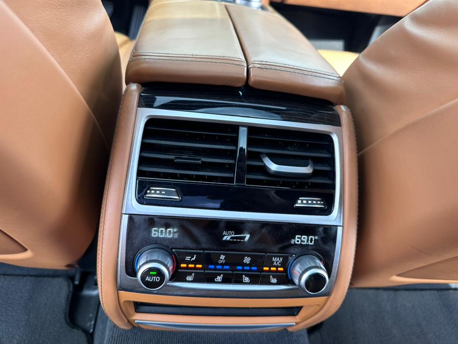 2016 BMW 7-Series 4dr Sdn 750i xDrive AWD photo