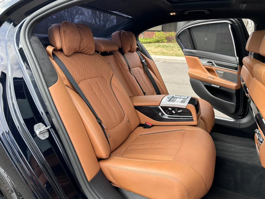 2016 BMW 7-Series 4dr Sdn 750i xDrive AWD photo