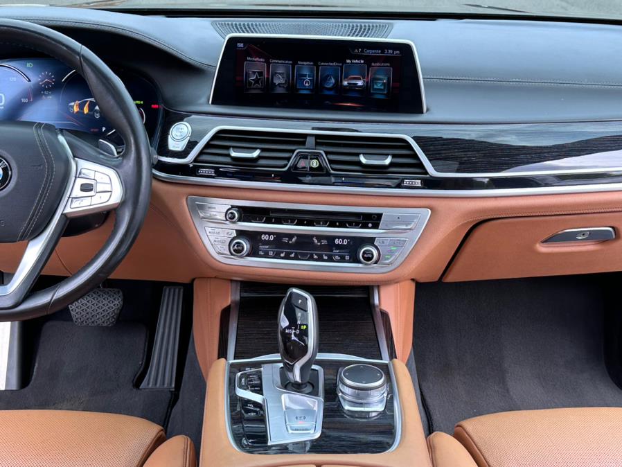 2016 BMW 7-Series 4dr Sdn 750i xDrive AWD photo